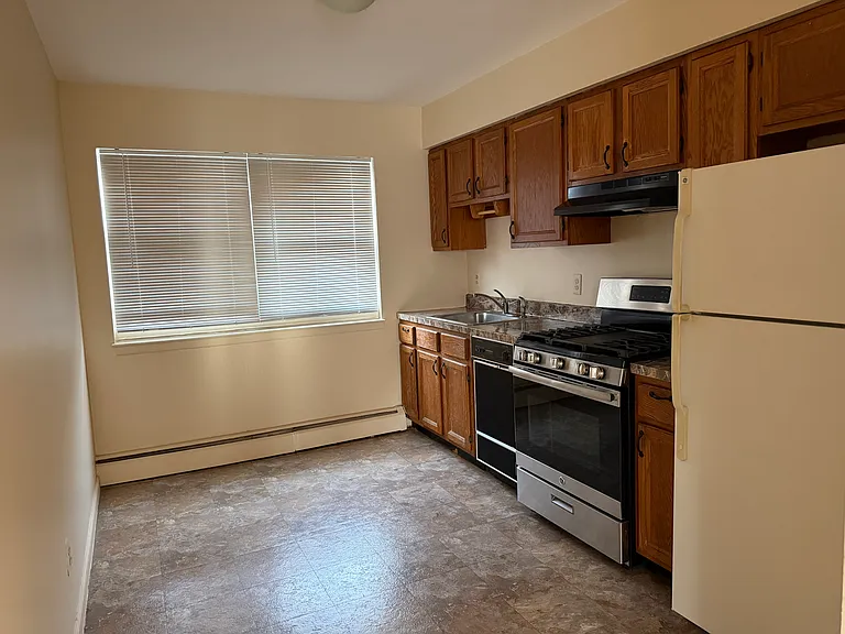 3600 Charles Ct #8 — Photo 5