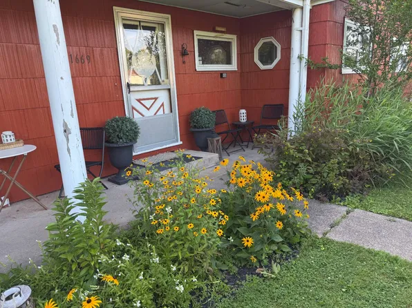 1669 Groveland Ave, Youngstown, NY 14174