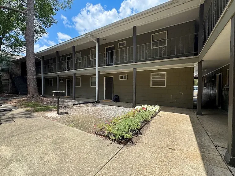 Spanish Oaks — Photo 14
