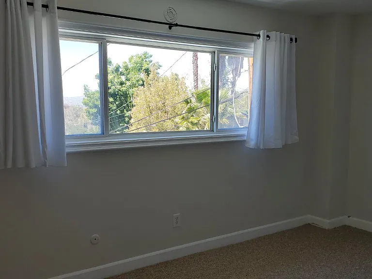 21800 Martinez St — Photo 8