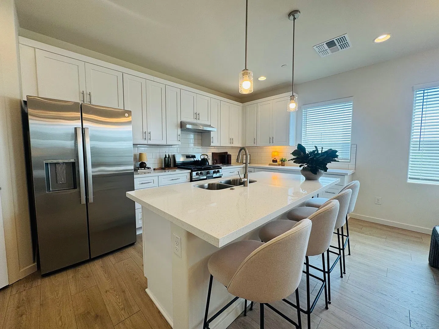 Newly Built Home, Pet Friendly, Upgraded Lifestyle - Now Available! — Photo 4
