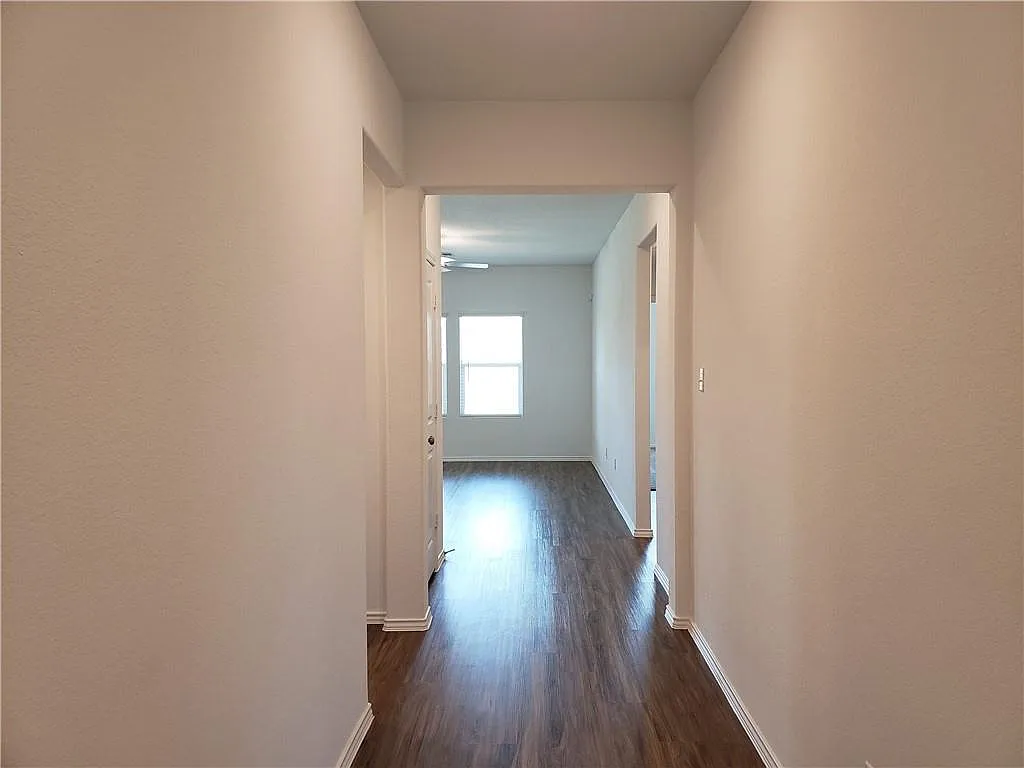 4 bed, 2.0 bath, 1638 sqft, $2,100 — Photo 4
