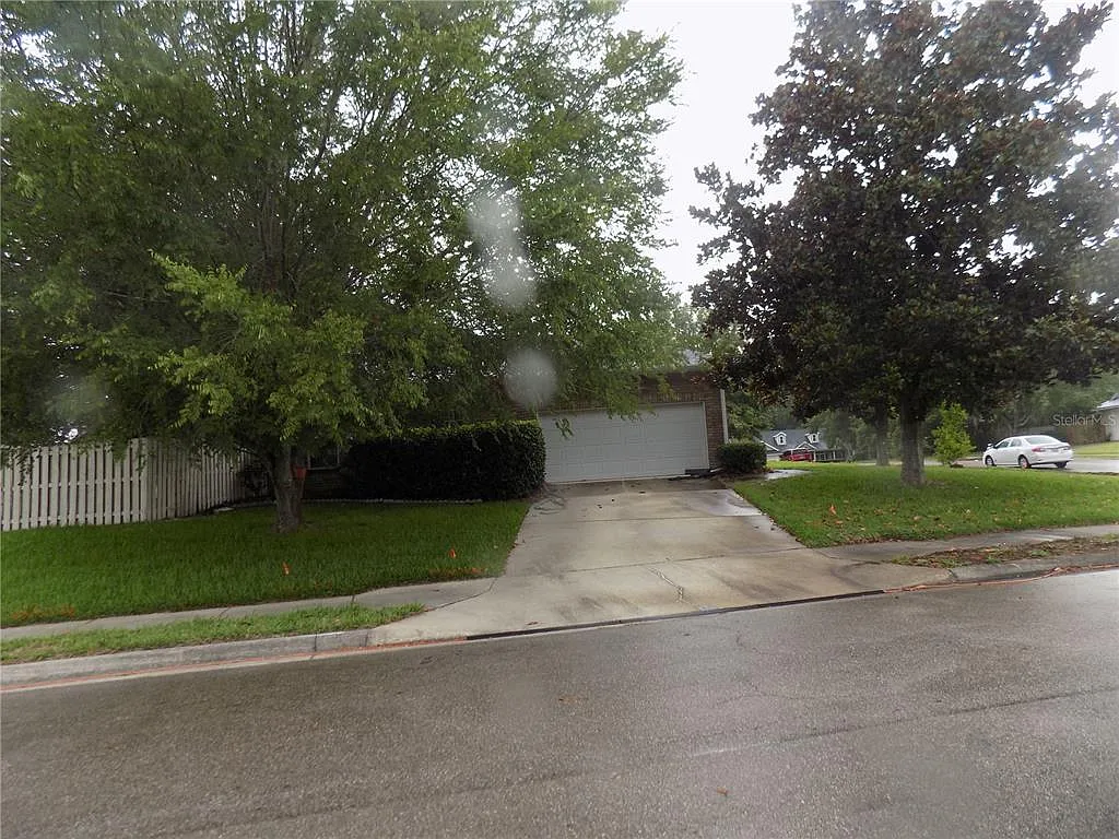 3 bed, 2.0 bath, 1803 sqft, $2,400 — Photo 3
