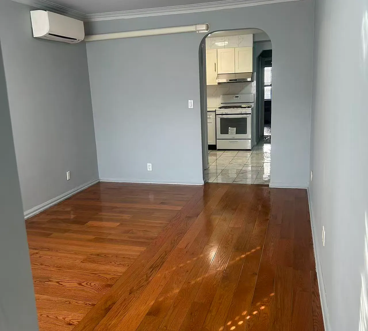 2 bed, 800 sqft, $2,400 — Photo 3