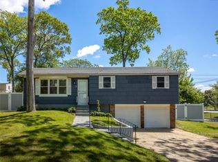 7 Arlington Rd, Ronkonkoma, NY 11779