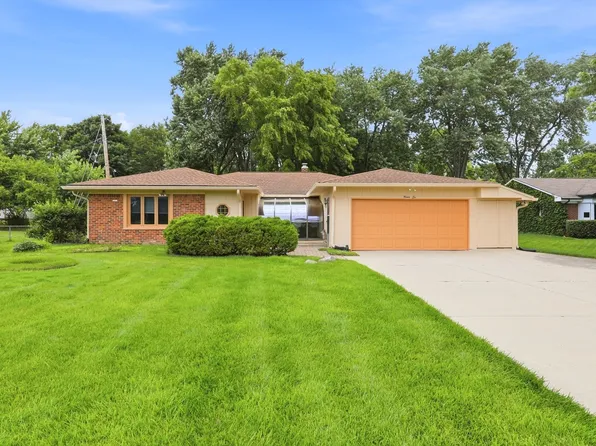 26 W Hill Valley Dr, Indianapolis, IN 46217