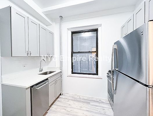 3rd image of 325 W 77th St #2A