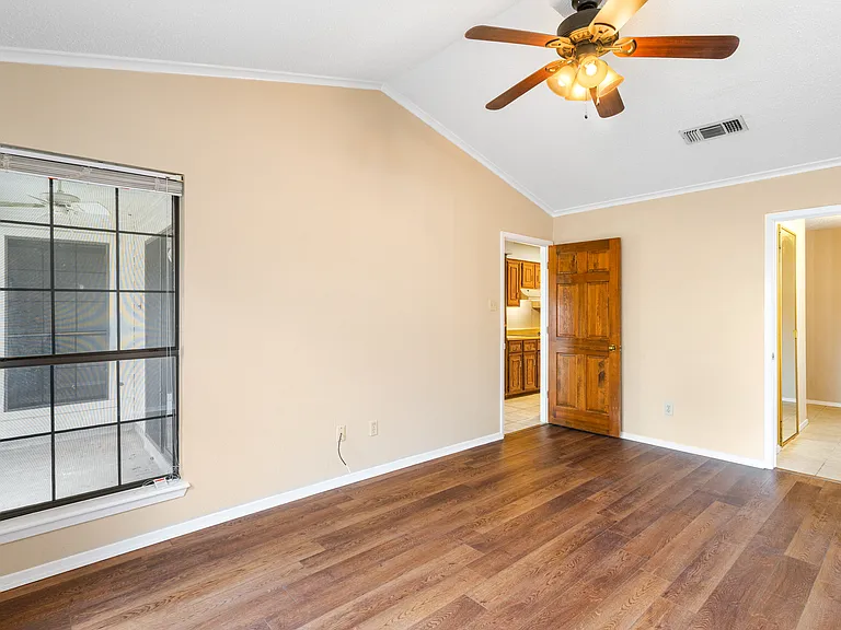 1876 Woodside Ln — Photo 11