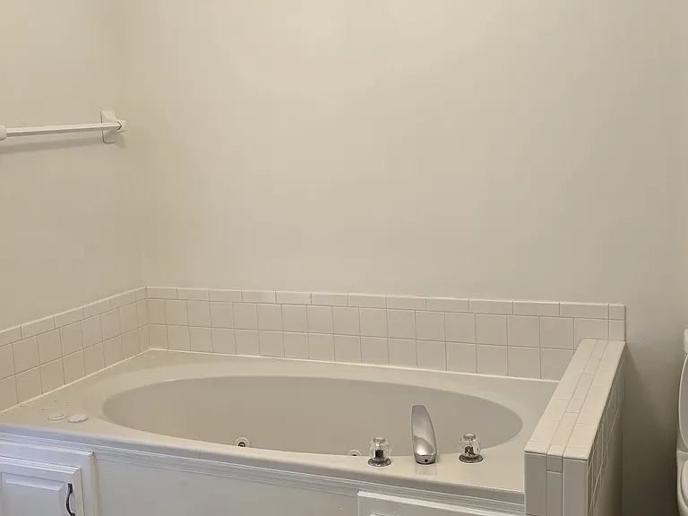 Jetted tub