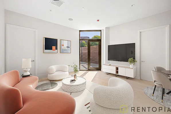 Living room, photo 2