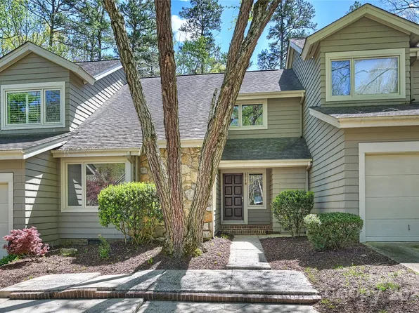 5718 Courtview Dr, Charlotte, NC 28226