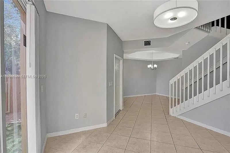 3 bed, 2.5 bath, 1400 sqft, $2,600 — Photo 3