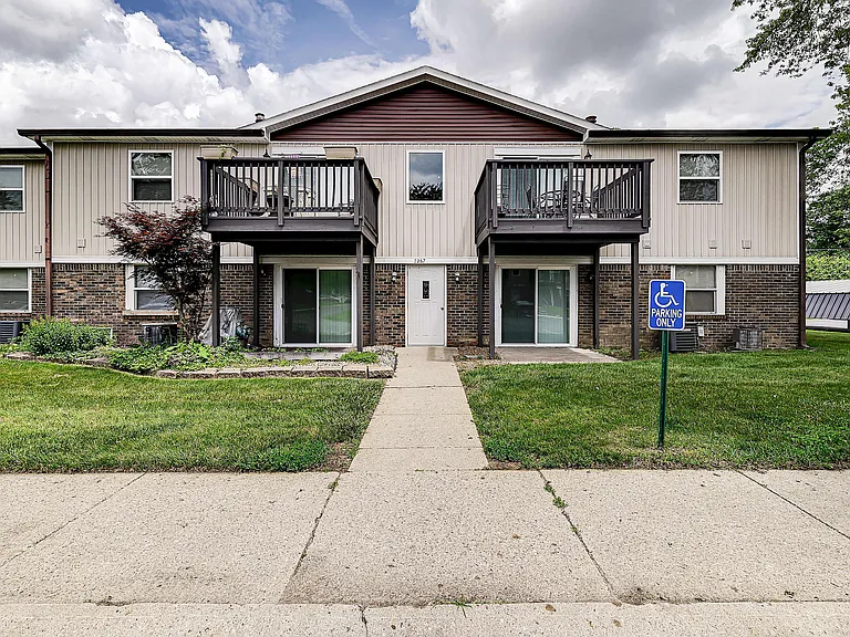 Stonehedge Apartments — Photo 33