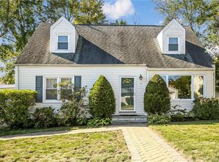 77 Cresthill Rd, Yonkers, NY 10710