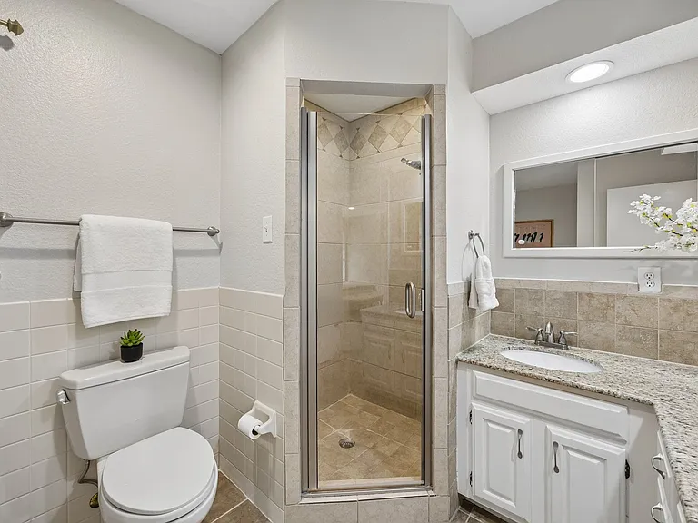 9734 Queenswood Ln — Photo 19