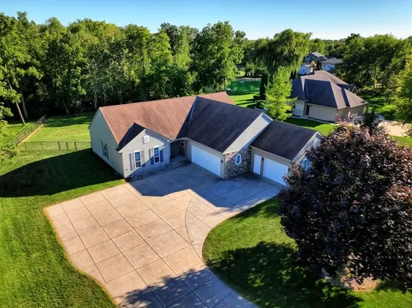 S85W17625 Woods ROAD, Muskego, WI 53150
