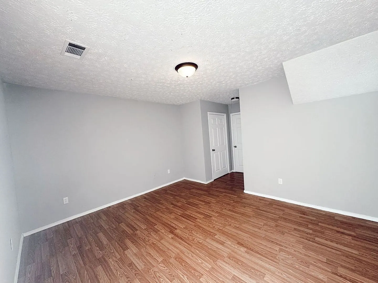 Valley View Apartments — Photo 3