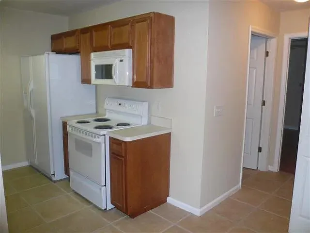 2525 Hartsfield Rd #27 — Photo 2
