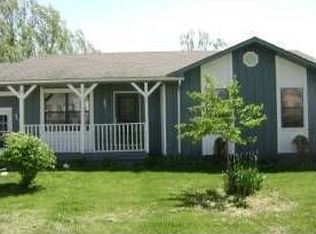 821 Quail Ridge Rd, Peculiar, MO 64078