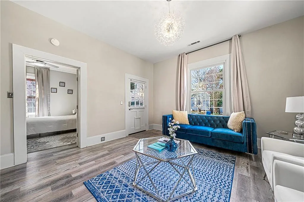 3 bed, 2.0 bath, 1050 sqft, $3,000 — Photo 4