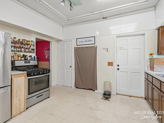 5th image of 247 Cressy St