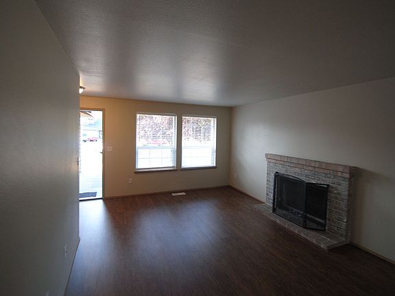 3rd image of 1809 Larkspur Ct