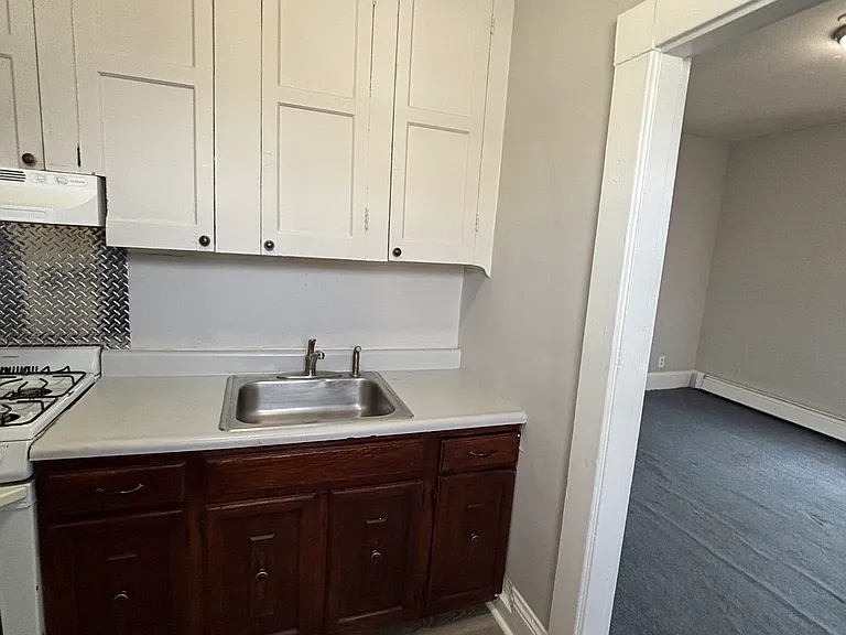 32 Chestnut St #8 — Photo 4