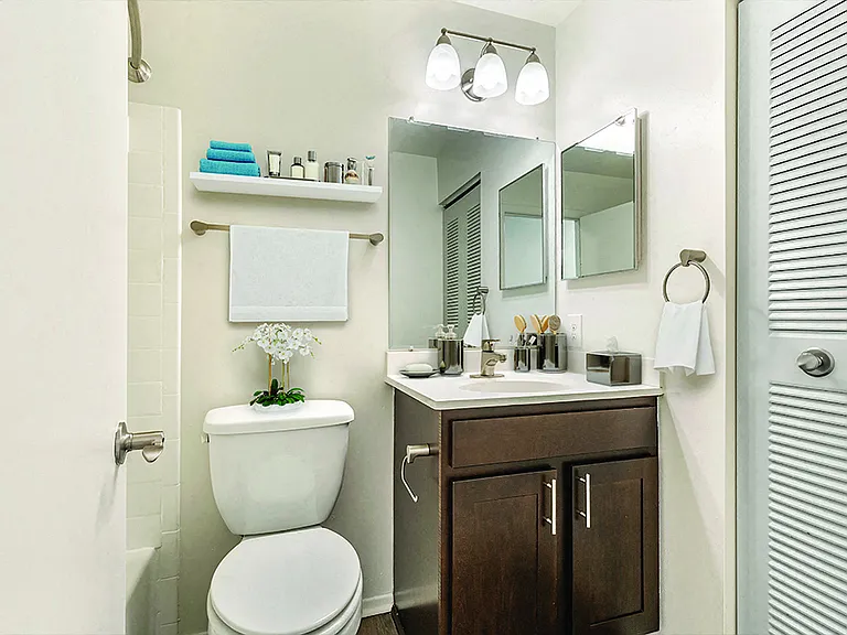 Westwinds Apartments — Photo 15