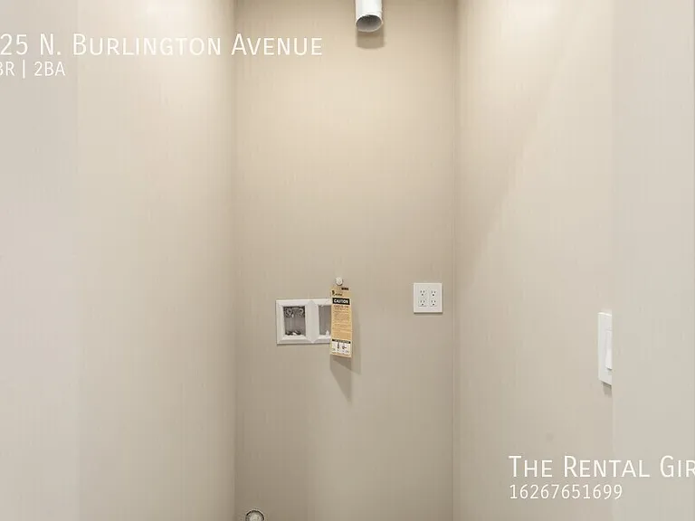 225 N Burlington Ave — Photo 16
