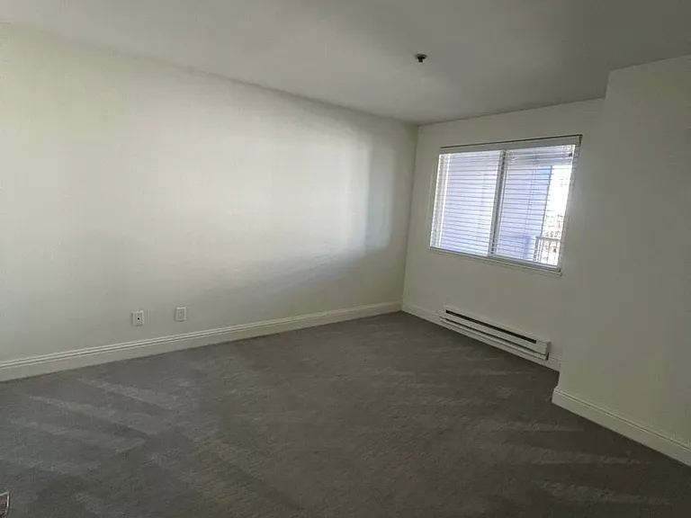 Cameron Apartments — Photo 20
