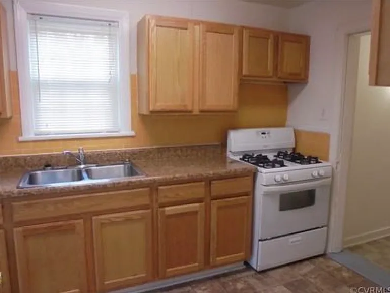 1607 Minefee St — Photo 3