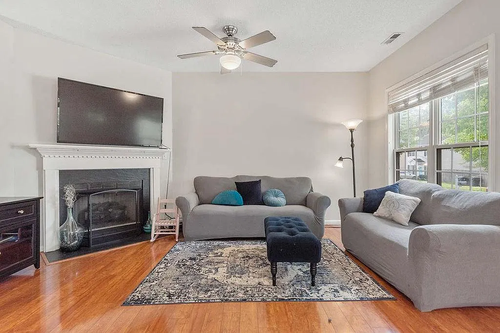 3 bed, 2.5 bath, 1486 sqft, $2,150 — Photo 4