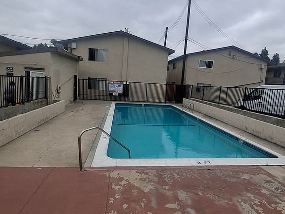 3rd image of 3933-3943 N La Rica Ave #43-07