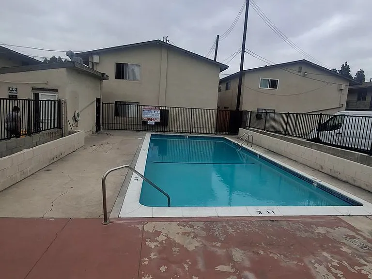 3933-3943 La Rica Avenue — Photo 37