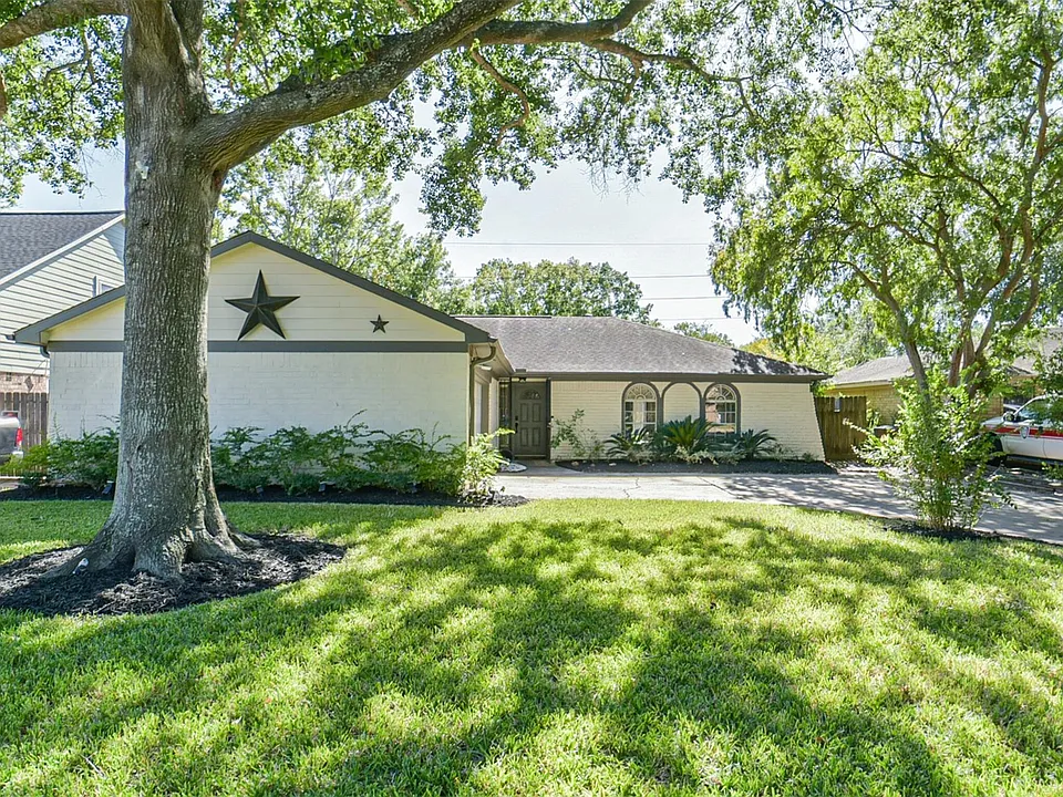 22203 Fincastle Dr