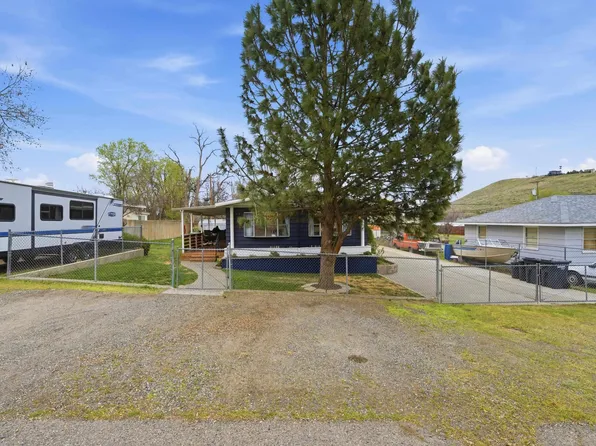 512 N 61st Ave, West Richland, WA 99353