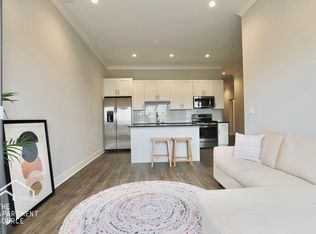 925 W Irving Park Rd #401, Chicago, IL 60613