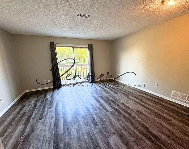 2 bed, 1.0 bath, 1080 sqft, $1,150 — Photo 2