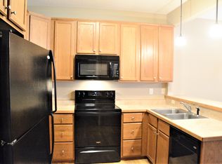 7822 Madelyn Creek Dr, Victoria, MN 55386