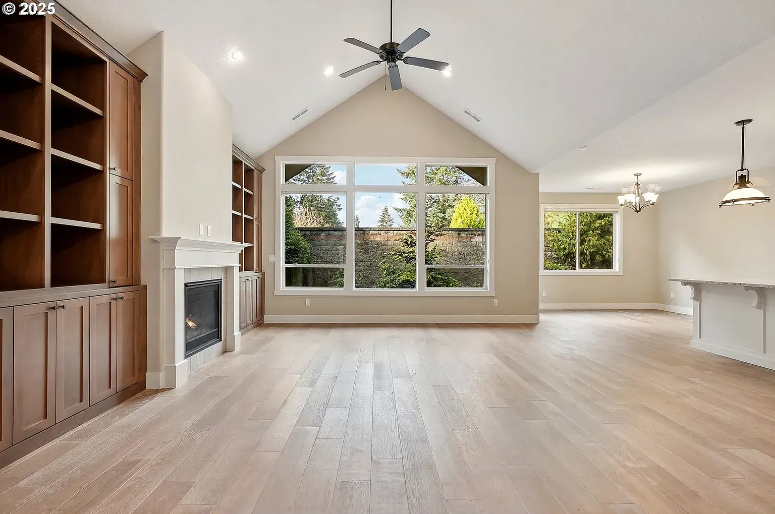 3 bed, 2523 sqft, $3,995 — Photo 3