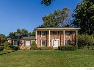 3832 Far Hill Dr, Bloomfield Hills, MI 48304