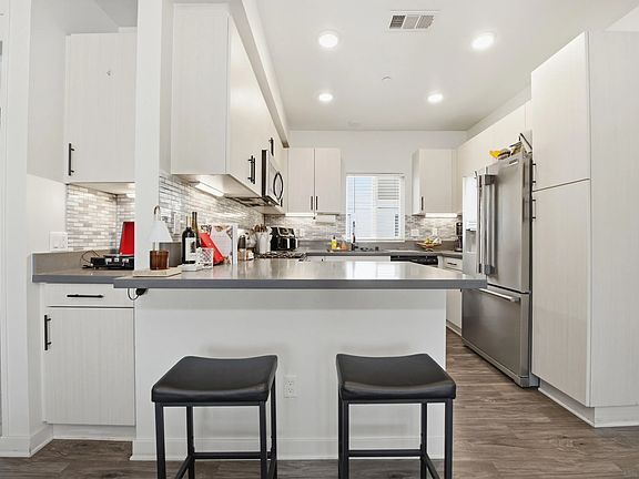 3rd image of 4464 Ocean View Blvd #1