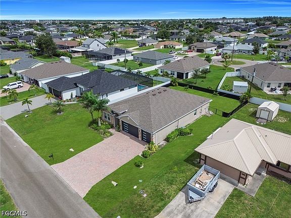 2nd image of 838 NW 2nd St