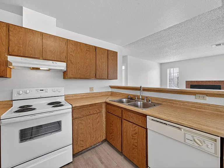 2702 Alicialynn Way #D — Photo 6