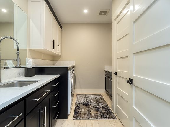 3rd image of 342 Roxy Ln