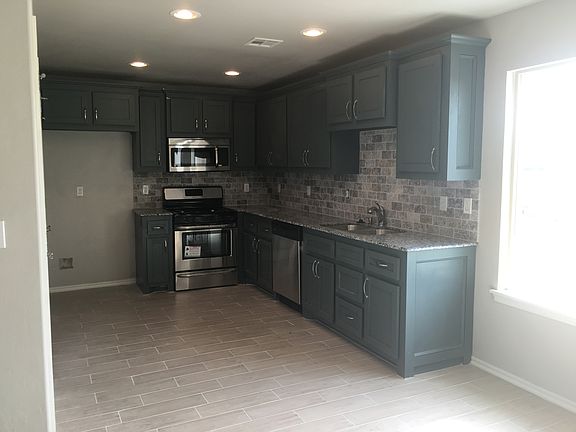 4th image of 824 Lakeview Dr