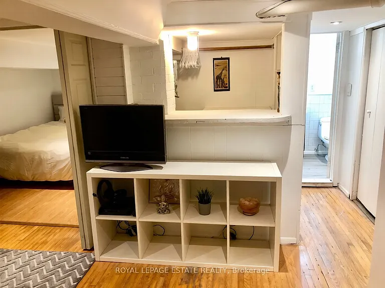 372 Victoria Park Ave — Photo 5