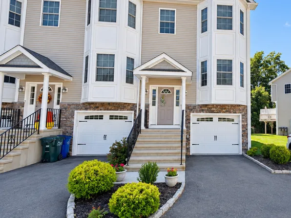 16 Ardi Court #16, Newtown, CT 06482