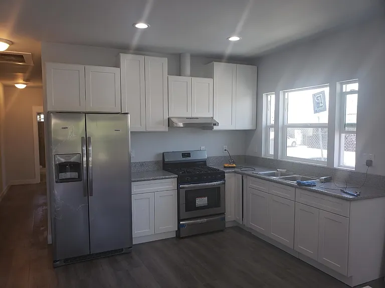 270 W 41st St — Photo 3