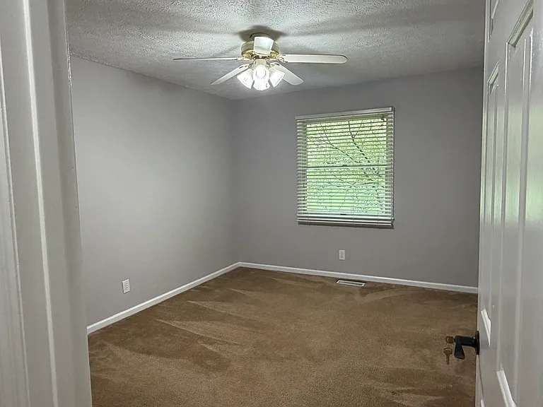 175 Highland Cir — Photo 19